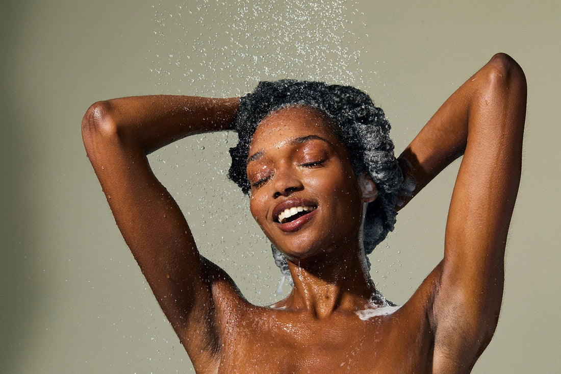 Water & Curly Hair: The Essential Guide for Curls